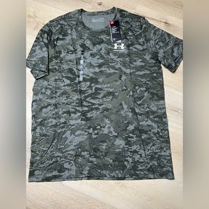 Under Armour Men’s heat gear loose t shirt